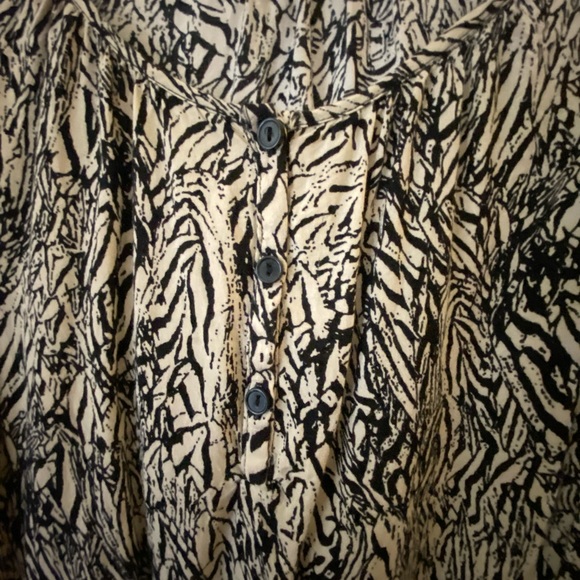 KENAR THREE FOURTHS SLEEVES 3 BUTTON FRONT WOMEN’S TOPS - Picture 5 of 6